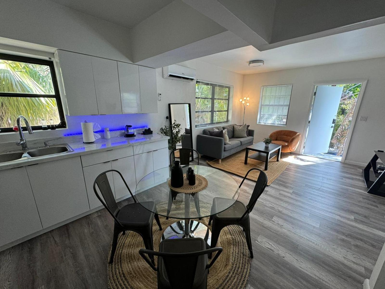 Fully Equipped Apartments With Parking Near Cocowalk Miami Dış mekan fotoğraf