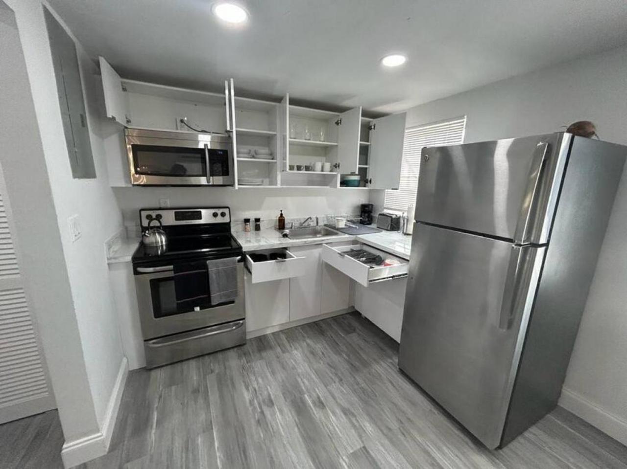 Fully Equipped Apartments With Parking Near Cocowalk Miami Dış mekan fotoğraf